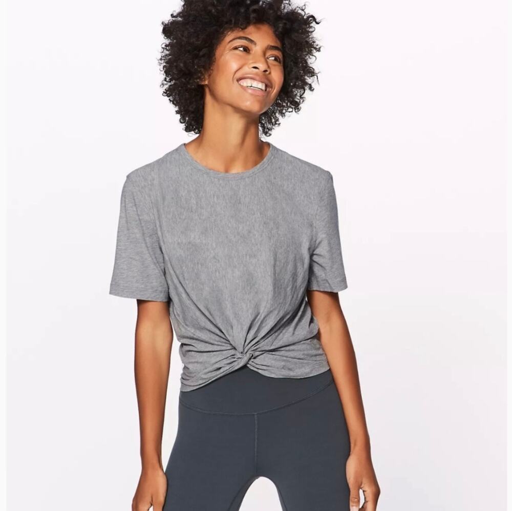 Lululemon Crescent Tee Womens Size 6 Gray Twist Front Short Sleeve T Shirt